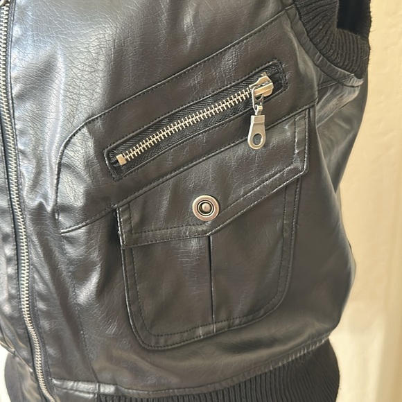 NWOT Neu Look Black Vegan Leather Bomber Vest With Faux Fur Collar Size L - Picture 5 of 13